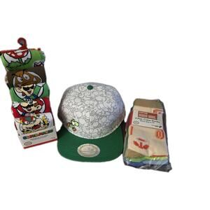 Controller Gear Snapback YOSHI Cap & Mario Socks +Mario Heroes & Villians Socks